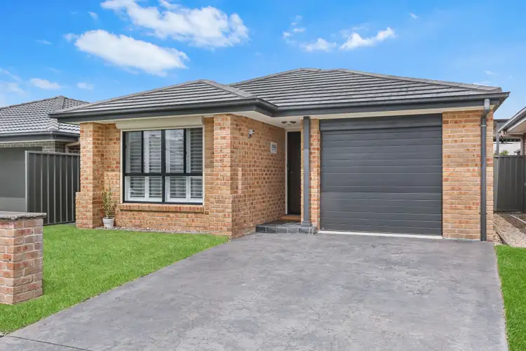 8 Hobbs Street, Horsley NSW 2530