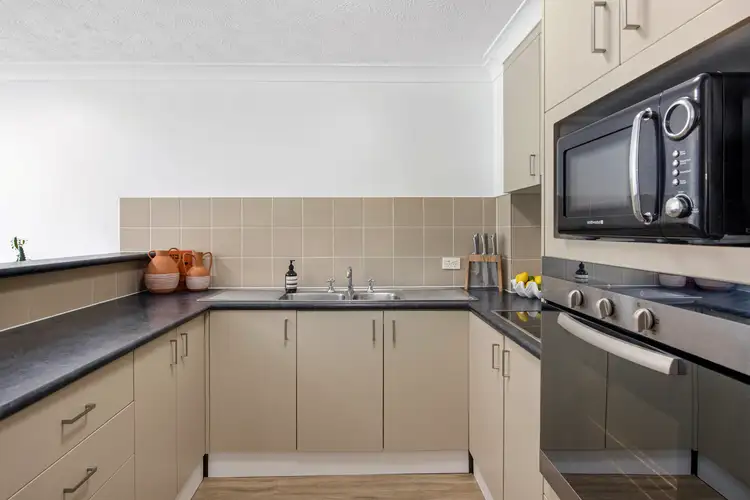 Sixth view of Homely apartment listing, 2/16 Stanhill Drive, Chevron Island QLD 4217