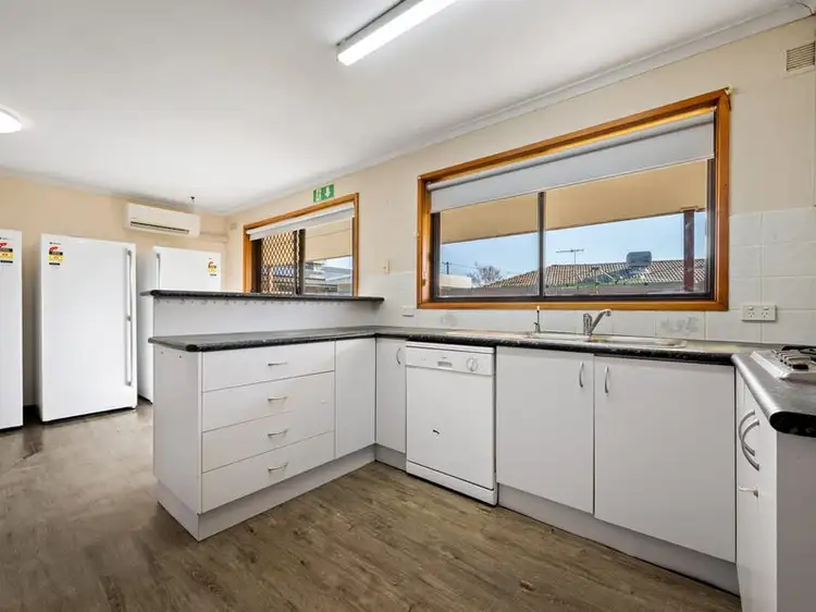 Fifth view of Homely house listing, rooms 1-7/4 Lanark Court, Wodonga VIC 3690