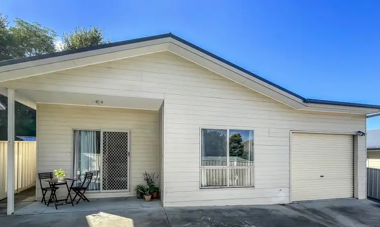 Main view of Homely unit listing, 5/127 Hanley Street, Gundagai NSW 2722