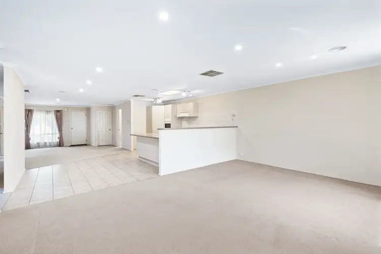 Fifth view of Homely house listing, 2 Sandon Circuit, Forest Hill VIC 3131