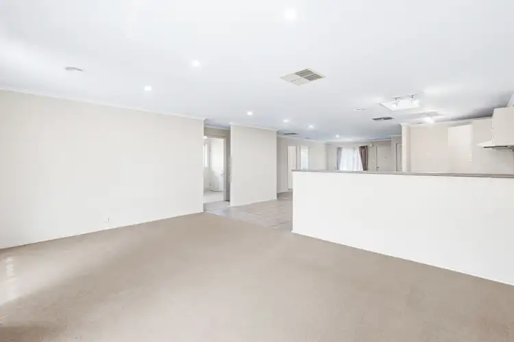 Sixth view of Homely house listing, 2 Sandon Circuit, Forest Hill VIC 3131