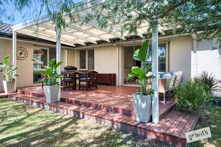 Fourth view of Homely house listing, 2 Quadrat Close, Berwick VIC 3806