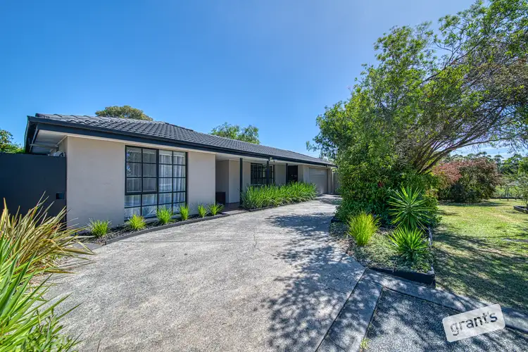 Sixth view of Homely house listing, 2 Quadrat Close, Berwick VIC 3806