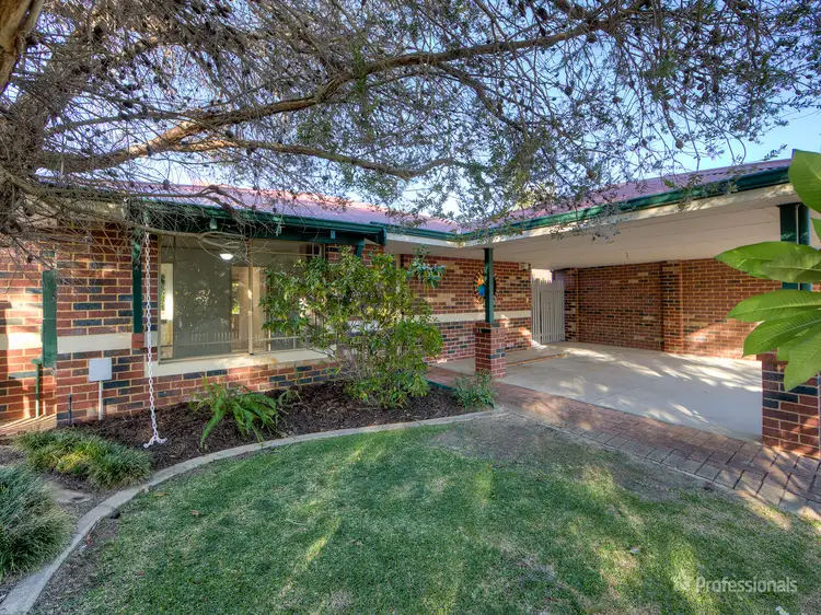 15 Parrotbush Crescent