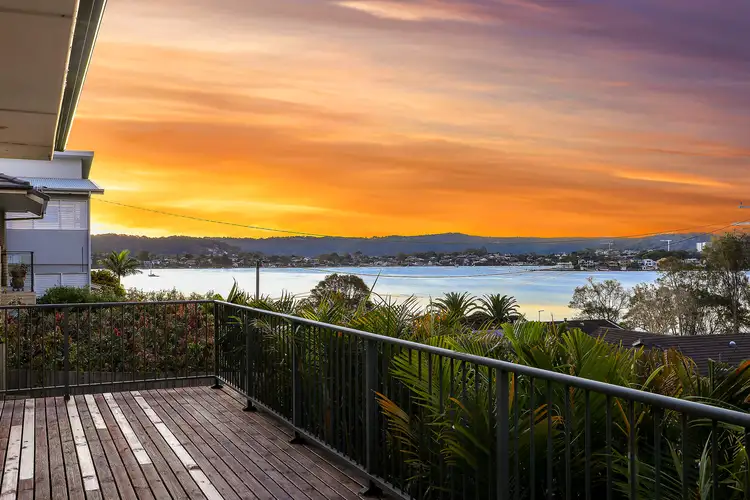 10 Orana Street, Green Point NSW 2251