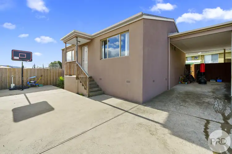 2/30 Cowle Road