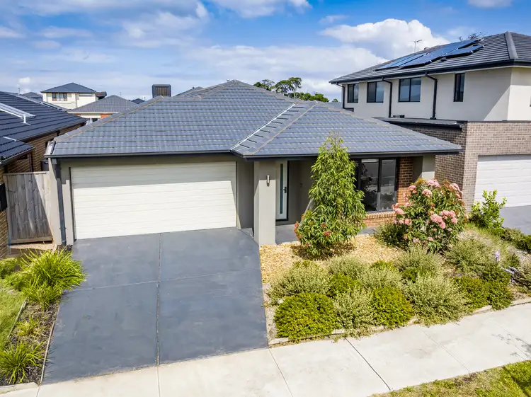 8 Artemis Drive, Cranbourne East VIC 3977