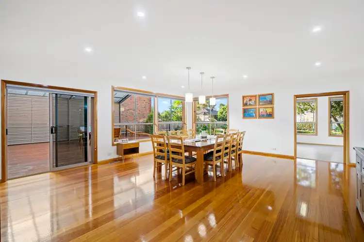 16 Crest Court