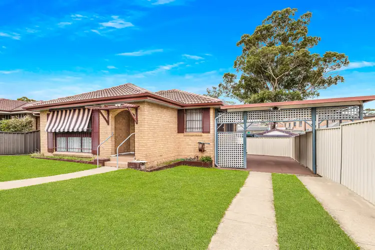 32 Falklands Avenue