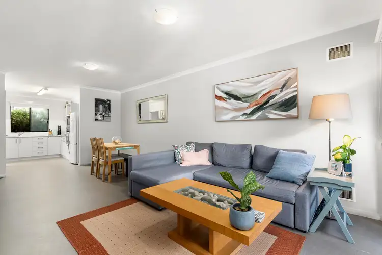 1/4 McKimmie Road, Palmyra WA 6157