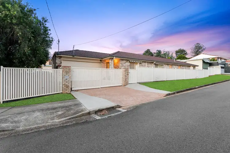 1 Dale Street, Clontarf QLD 4019
