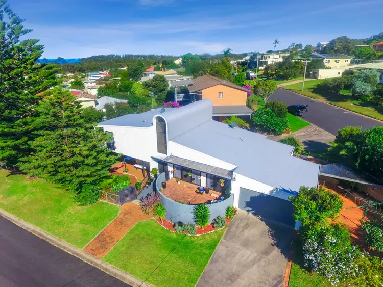 2 Pine Street, Batehaven NSW 2536