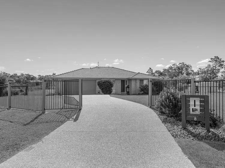 8 Fernrow Drive, Plainland QLD 4341