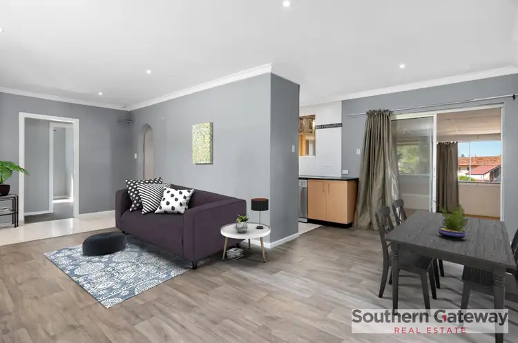 18 Barron Way, Orelia WA 6167
