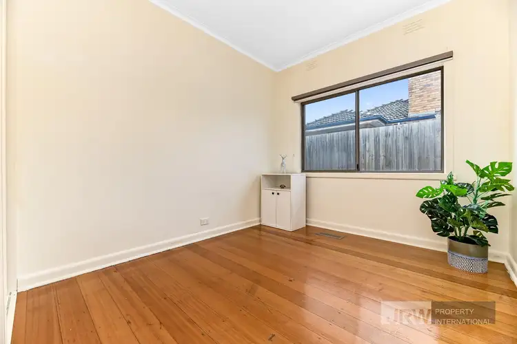 Fifth view of Homely unit listing, 1/8 Kingsley Grove, Mount Waverley VIC 3149