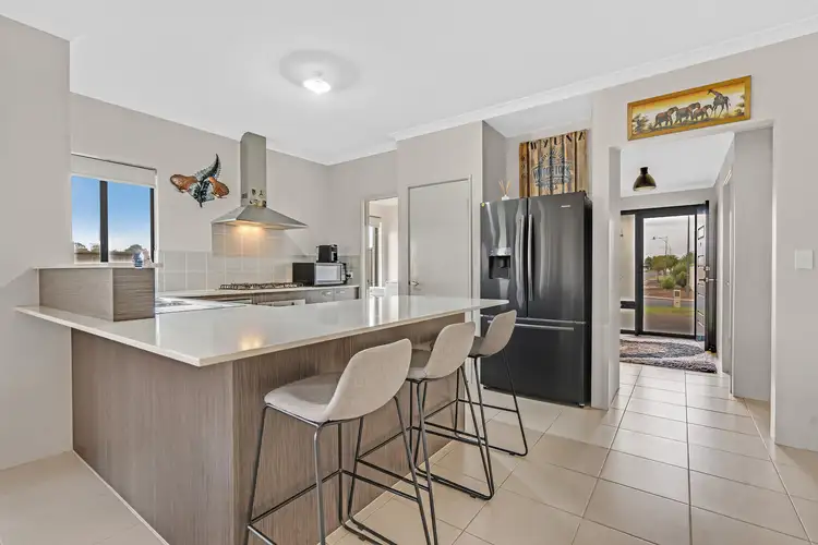 4b Hatfield Way, Millbridge WA 6232