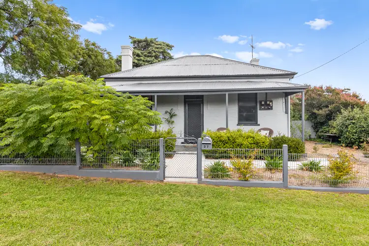 27 George Street, Junee NSW 2663