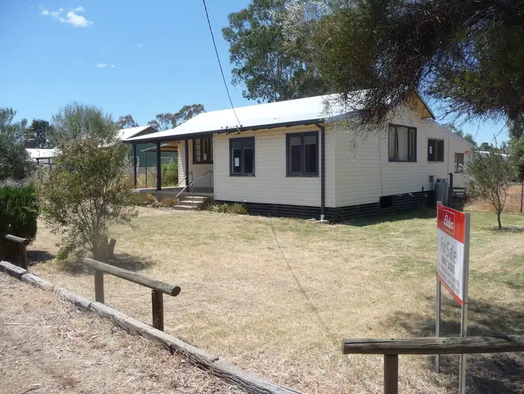15 Smith Street, Beverley WA 6304