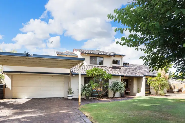 4 Synge Place, Waterford WA 6152
