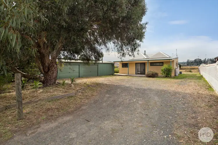 22 Elizabeth Road, Creswick VIC 3363