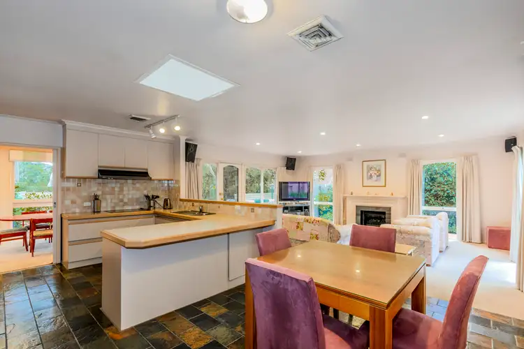 33 Belinda Crescent, Wheelers Hill VIC 3150