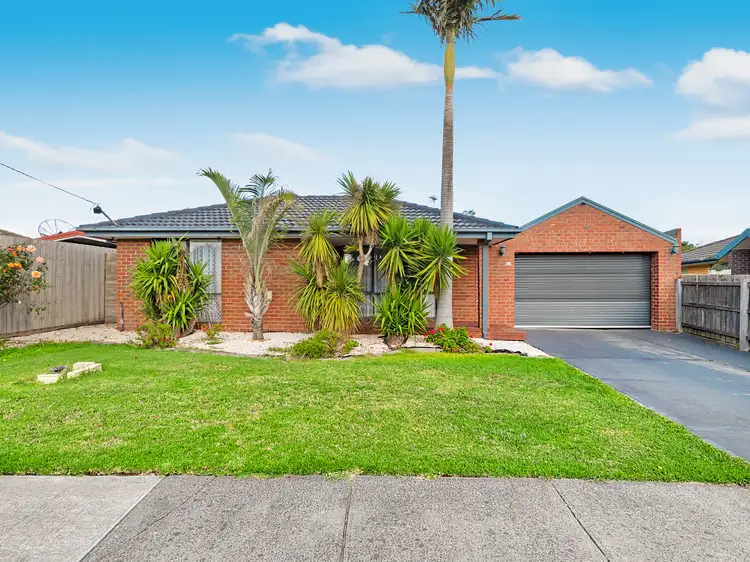 33 Caroline Crescent, Cranbourne West VIC 3977