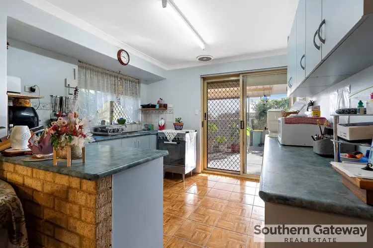 22 Parkway Gardens, Parmelia WA 6167
