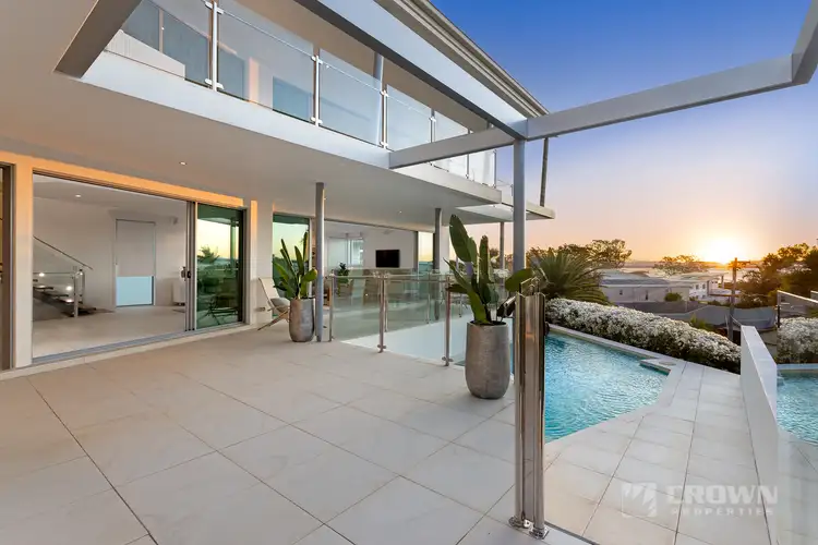 64 Fernlea Avenue, Scarborough QLD 4020