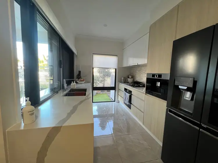 18/33 Sickle Avenue, Hope Island QLD 4212