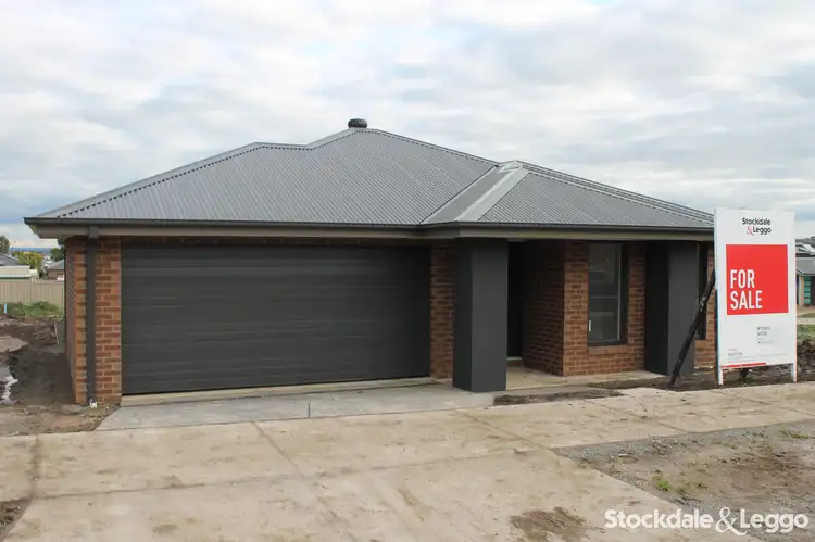 48 Sampson Drive, Pakenham VIC 3810