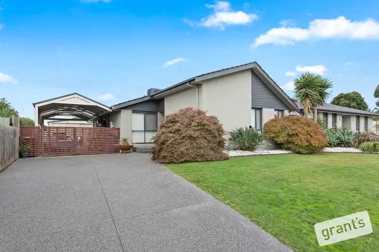 11 Pemberton Drive, Narre Warren VIC 3805