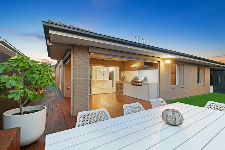 Sixth view of Homely house listing, 10 Warrego Circuit, Sandhurst VIC 3977