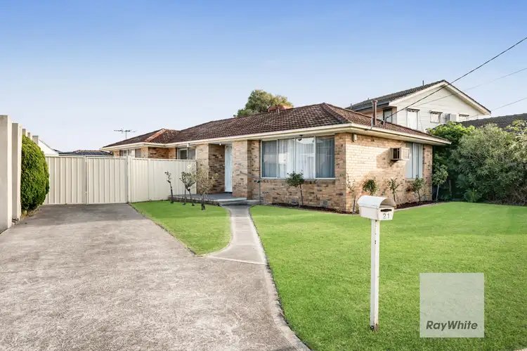 21 Barrington Crescent, Gladstone Park VIC 3043