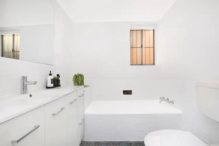 Sixth view of Homely unit listing, 2/4-6 Francis Street, Bondi Beach NSW 2026