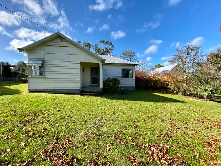 24 Barrett St, Timboon VIC 3268