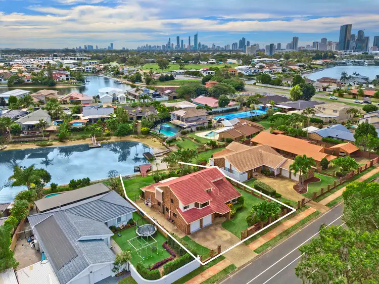 207 Markeri Street, Mermaid Waters QLD 4218