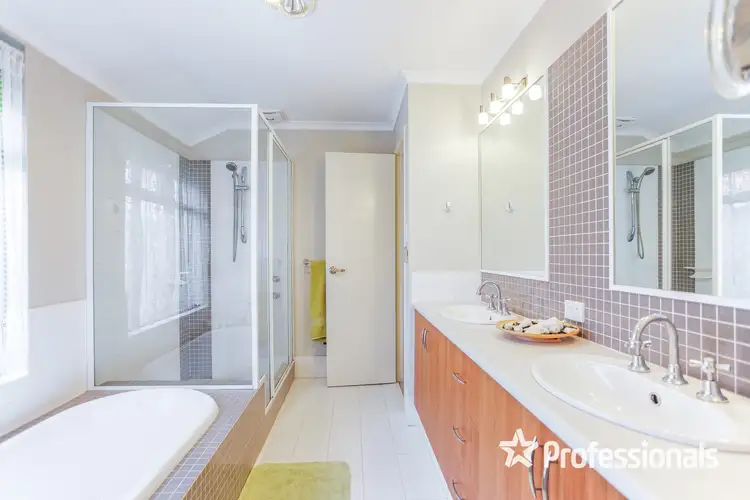 Sixth view of Homely house listing, 2 Rosette Place, Piara Waters WA 6112
