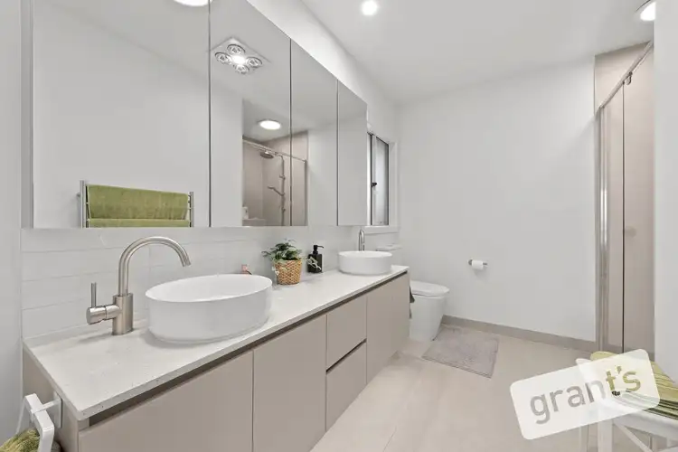 Fifth view of Homely house listing, 2 Curve Avenue, Clyde North VIC 3978