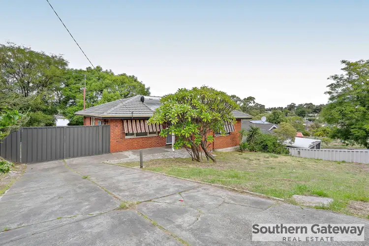 Second view of Homely house listing, 6 Dowling Place, Orelia WA 6167