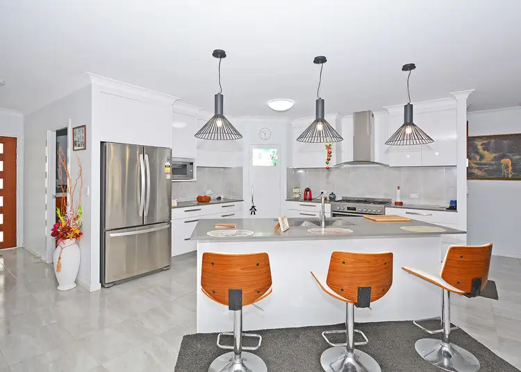 53 Ronaldo Way, Urangan QLD 4655