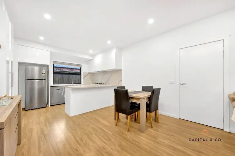 2/11 Holroyd Drive, Epping VIC 3076