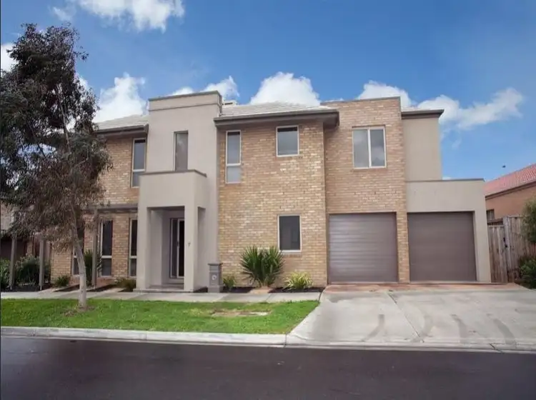 7 Kassandra Heights