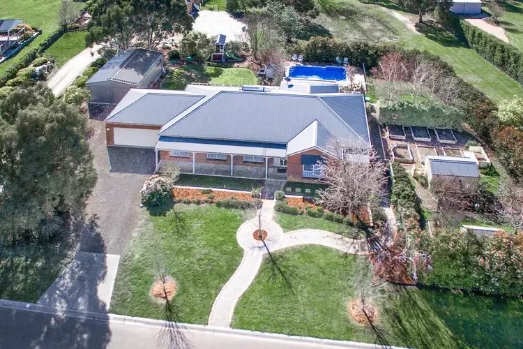 17 Glenton Court, Gisborne VIC 3437