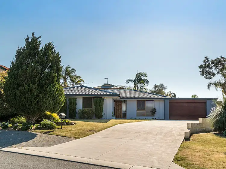 8 Robertson Court, Kingsley WA 6026