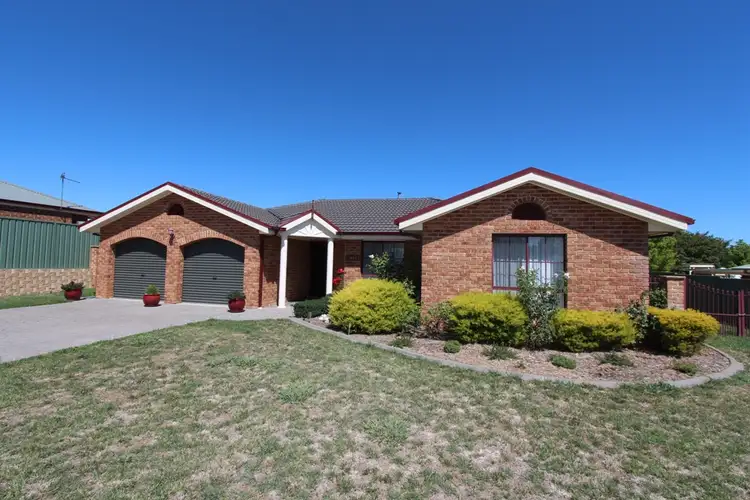 11 Roxburgh Drive, Kelso NSW 2795