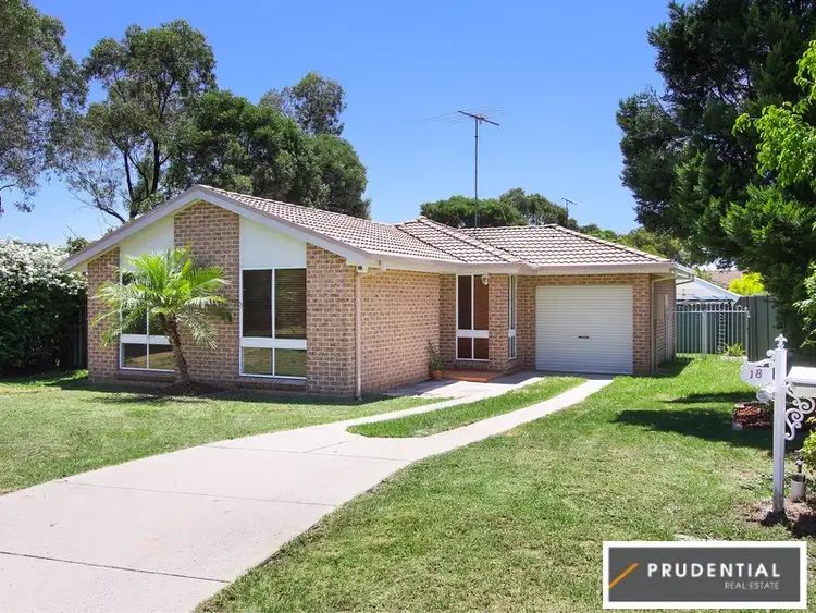 18 Davy Place, St Helens Park NSW 2560