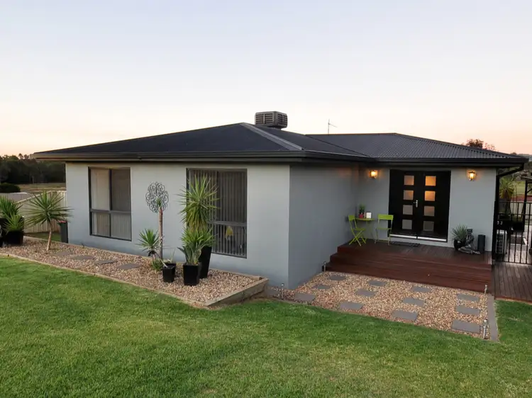 49 John Potts Drive, Junee NSW 2663
