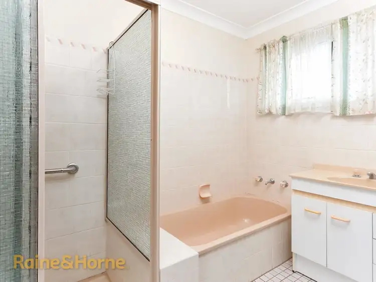 Sixth view of Homely house listing, 2 Kobi Place, Glenfield Park NSW 2650