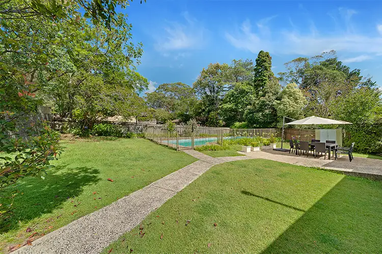 25 Lancaster Ave, St Ives NSW 2075